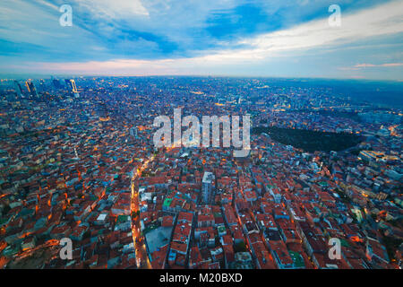 Istanbul Ansicht aus der Luft zeigt uns erstaunliche twilight Szene Stockfoto