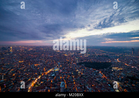 Istanbul Ansicht aus der Luft zeigt uns erstaunliche twilight Szene Stockfoto