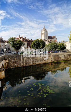 Kommandeur der Stadt Dole, Frankreich ist ider Stiftskirche Notre-Dame Stockfoto