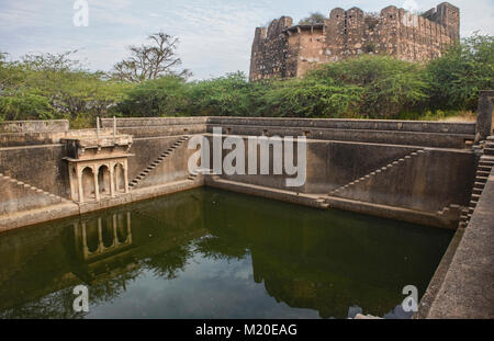 Alte stepwell am Taragarh Fort, Bundi, Rajasthan, Indien Stockfoto