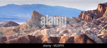 Klassische Ansicht der Zabriskie Point, Death Valley Stockfoto