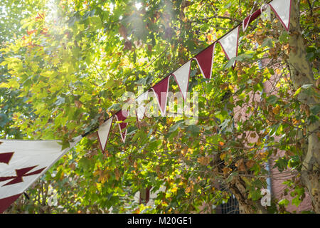 Schirme an eine traditionelle mittelalterliche Messe in Alcalá de Henares, Madrid, Spanien Stockfoto