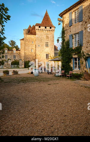 Das Chateau de la Marthonie in St Jean de Cole in der Dordogne Frankreich - eines der schönsten Dörfer von Frankreich Stockfoto