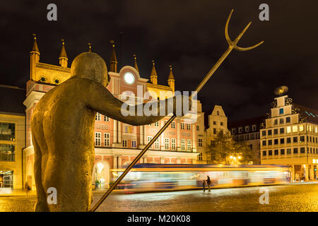 Blick auf das Rathaus in Rostock, Deutschland. Stockfoto