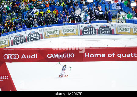 Madonna di Campiglio, Italien vom 22. Dezember 2017. HIRSCHER Marcel (AUT) konkurrieren in der Audi FIS Alpine Ski World Cup Men Slalom auf der 3 Tre Stockfoto