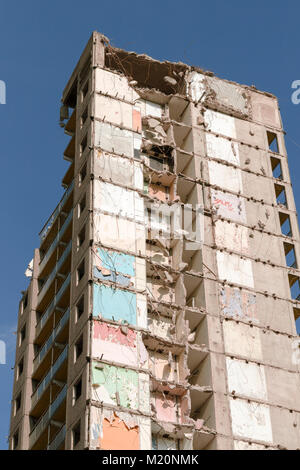 1960s system - errichtete Turm in den Prozess der bei Ibrox, Govan, Glasgow abgerissen wurden, im Jahr 2010. Stockfoto