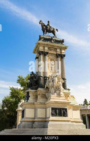 Denkmal für Alfonso XII des Parque del Buen Retiro in Madrid - Spanien Stockfoto