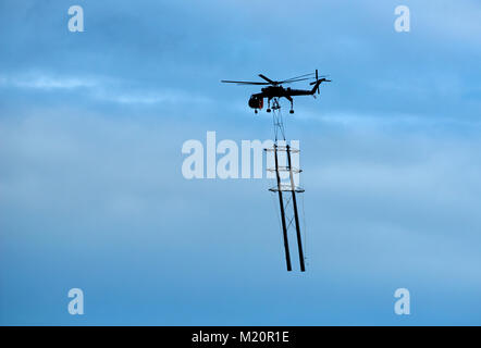 Eine sikorsky Erickson Luft Kran geliefert - in Schottland einen Pylon line Projekt für SSE (Scottish & Southern Energy in der Nähe von Keith in Morayshire abzuschließen. Stockfoto