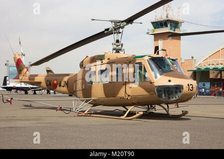 Marrakesch, Marokko - Apr 28, 2016: Royal marokkanische Luftwaffe UH-1 Huey Hubschrauber auf der Marrakesch Air Show. Stockfoto