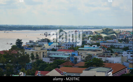 Long Xuyen, Vietnam - Sep 1, 2017. Kleine Stadt mit Fluss in Long Xuyen, Vietnam. Long Xuyen ist Hauptstadt eines Giang Provinz, in das Mekong Delta Stockfoto