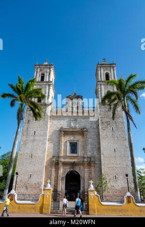 Valladolid, Yucatan, Mexiko, Templo de San Servacio, San Servacio Kirche mit blauem Himmel. Stockfoto