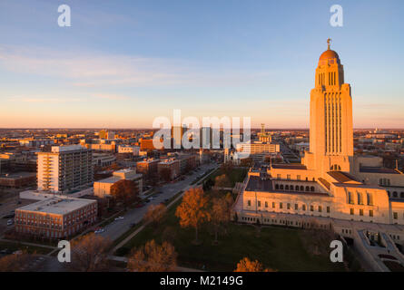 Die Sonne über der Landeshauptstadt Gebäude in Lincoln Nebraska Stockfoto