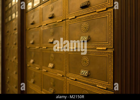 Reich verzierte mail box Front kodiert, Tür Nr. 776 und 777 Stockfoto