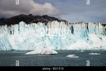 Horizontale Zusammensetzung Eis und Schnee Kenai Fjords Berge, Schnee, Wasser, Meer und Gletscher Flow Stockfoto