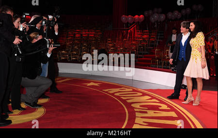 München, Deutschland. 2 Feb, 2018. Gastronom Michael Kaefer und seine Frau Clarissa posieren für Fotos an seinem 60. Geburtstag party im Postpalast in München, Deutschland, am 2. Februar 2018. Credit: Felix Hörhager/dpa/Alamy leben Nachrichten Stockfoto