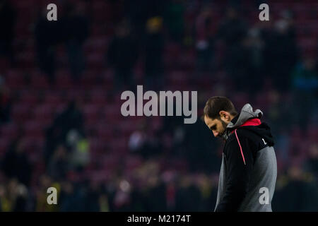 Köln Trainer Stefan Ruthenbeck verlässt die Tonhöhe bei der deutschen Fußball-Bundesliga Match zwischen 1. FC Köln und Borussia Dortmund im RheinEnergieStadion in Köln, Deutschland, 02. Februar 2018. Foto: Rolf Vennenbernd/dpa Stockfoto