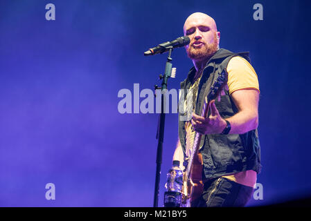 Manchester, Großbritannien. 2. Februar 2018. Lead Sänger und Keyboarder Danny O'Donoghue, Lead Gitarrist Mark Sheehan und Drummer Glen macht der das Skript in der Manchester Arena 03/02/2018 durchführen Stockfoto