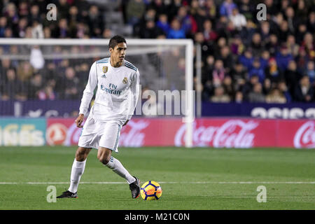 Valencia, Spanien. 03 Feb, 2018. RAPHAEL VARANE während der spanischen La Liga Match zwischen Levante UD vs Real Madrid im Ciutat de Valencia Stadion am 3. Februar 2018. Credit: Gtres Información más Comuniación auf Linie, S.L./Alamy leben Nachrichten Stockfoto