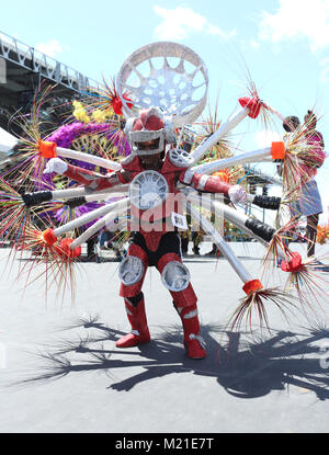 PORT OF SPAIN, Trinidad - Feb 03: Junge maskierten während der jährlichen Rote Kreuz Junior Karneval Wettbewerb in der Queen's Park Savannah am Feb 03, in Port of Spain, Trinidad 2018 durchführen. (Foto von Sean Drakes/Alamy Live-Nachrichten) Stockfoto