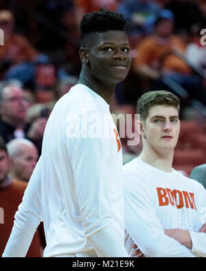 Feb 3, 2018. Mohamed Bamba #4 der Texas Longhorns in Aktion die Oklahoma Sooners am Frank Erwin Center in Austin Texas vs. Texas Niederlagen Oklahoma 79-74. Robert Backman/Cal Sport Media. Credit: Cal Sport Media/Alamy leben Nachrichten Stockfoto