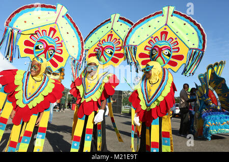 PORT OF SPAIN, Trinidad - Feb 03: Junge maskierten während der jährlichen Rote Kreuz Junior Karneval Wettbewerb in der Queen's Park Savannah am Feb 03, in Port of Spain, Trinidad 2018 durchführen. (Foto von Sean Drakes/Alamy Live-Nachrichten) Stockfoto