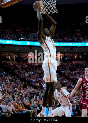 Feb 3, 2018. Mohamed Bamba #4 der Texas Longhorns in Aktion die Oklahoma Sooners am Frank Erwin Center in Austin Texas vs. Texas Niederlagen Oklahoma 79-74. Robert Backman/Cal Sport Media. Credit: Cal Sport Media/Alamy leben Nachrichten Stockfoto