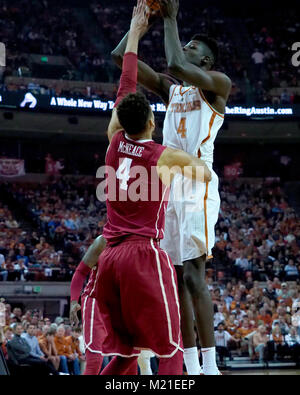 Feb 3, 2018. Mohamed Bamba #4 der Texas Longhorns in Aktion die Oklahoma Sooners am Frank Erwin Center in Austin Texas vs. Texas Niederlagen Oklahoma 79-74. Robert Backman/Cal Sport Media. Credit: Cal Sport Media/Alamy leben Nachrichten Stockfoto