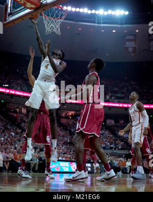 Feb 3, 2018. Mohamed Bamba #4 der Texas Longhorns in Aktion die Oklahoma Sooners am Frank Erwin Center in Austin Texas vs. Texas Niederlagen Oklahoma 79-74. Robert Backman/Cal Sport Media. Credit: Cal Sport Media/Alamy leben Nachrichten Stockfoto