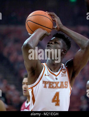 Feb 3, 2018. Mohamed Bamba #4 der Texas Longhorns in Aktion die Oklahoma Sooners am Frank Erwin Center in Austin Texas vs. Texas Niederlagen Oklahoma 79-74. Robert Backman/Cal Sport Media. Credit: Cal Sport Media/Alamy leben Nachrichten Stockfoto