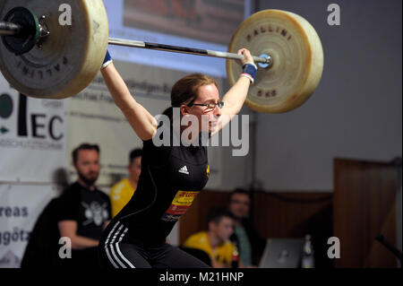 Durlach, Deutschland. 03 Feb, 2018. Carina Krieger (schifferstadt). GES/Gewichtheben/KSV Durlach - KSC 07 Schifferstadt, 03.02.2018 ------ | Nutzung der weltweiten Kredit: dpa/Alamy leben Nachrichten Stockfoto