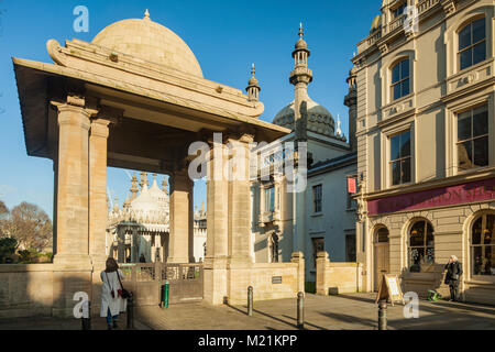 Das Tor im Royal Pavilion in Brighton, East Sussex, England. Stockfoto