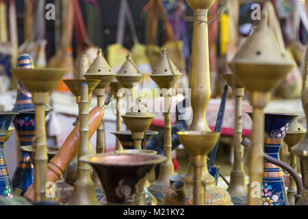 Schiffe und Rohren auf dem turky Markt stehen in der Nähe von Antalya Stockfoto