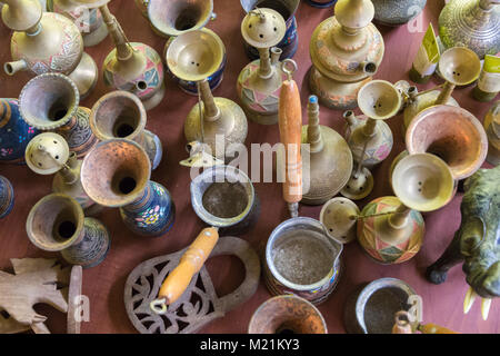 Schiffe und Rohren auf dem turky Markt stehen in der Nähe von Antalya Stockfoto