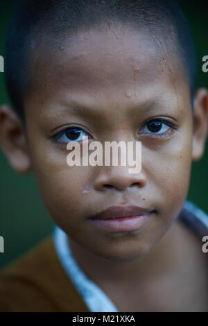 Junge Mönch Assistant, Angkor, Kambodscha Stockfoto