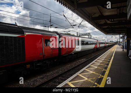 Dem Zug der Newark Northgate Bahnhof, England, Großbritannien Stockfoto