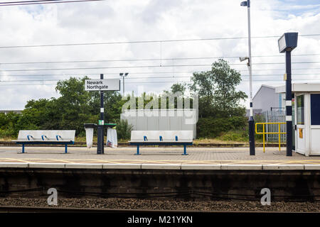 Sitzbank im Newark Northgate Bahnhof, England, UK. Stockfoto