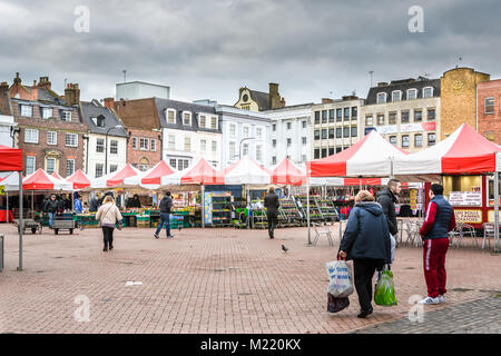 Abschaltdruck auf dem Marktplatz an einem Winter in der Stadt Northampton, Northamptonshire, England. Stockfoto