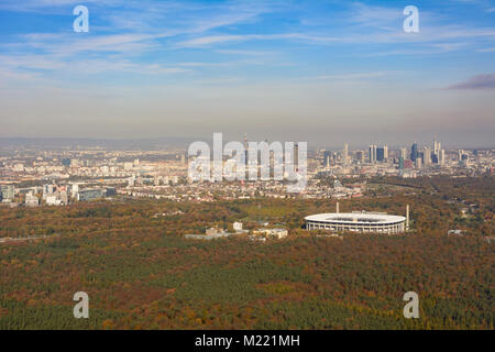 Frankfurt am Main: Stadtzentrum, bank Hochhaus, Wald Stadtwald, Commerzbank Arena, Stadion, Hessen, Deutschland Stockfoto