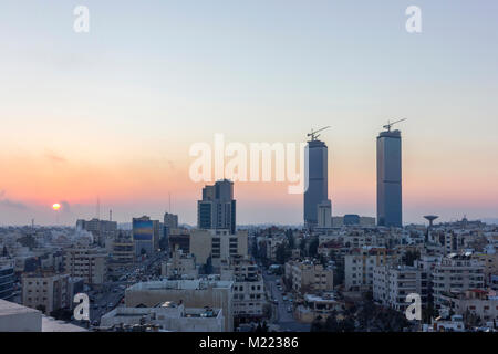 Stadt Amman - Jordan Gate Towers schöne Himmel Winter Stockfoto