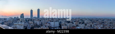 Panoramablick Stadt Amman - Jordan Gate Towers schöne Himmel Winter Stockfoto