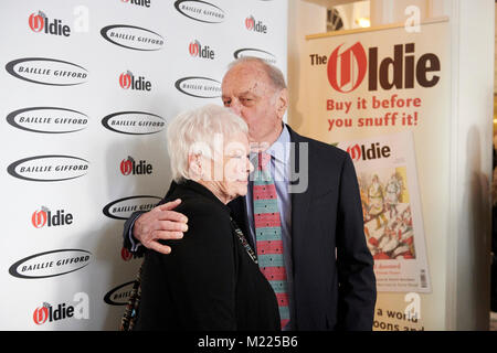 Dame Judy Dench & Geoffrey Palmer an der Oldie des Jahres Auszeichnungen 2018 Stockfoto