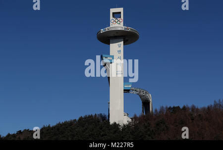 Die Schanze Turm während einer Vorschau Tag am Alpensia Sport Park, im Vorfeld der Olympischen Winterspiele 2018 PyeongChang in Südkorea. Stockfoto