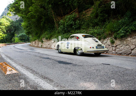 PORSCHE 356 PRE A 1954 auf einem alten Rennwagen Rallye Mille Miglia 2017 die berühmte italienische historische Rennen 1927-1957 Stockfoto