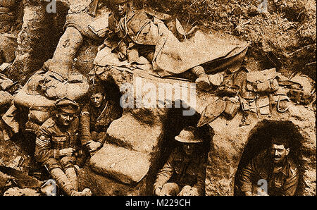 Erster Weltkrieg (1914-1918) aka Der Große Krieg oder Weltkrieg - Grabenkämpfe - WWI Trench Warfare-A 1915 Postkarte von britischen Soldaten in ihrem Dugout graben Stockfoto