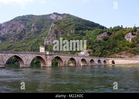 Alte steinerne Brücke Landschaft Visegrad Bosnien Stockfoto