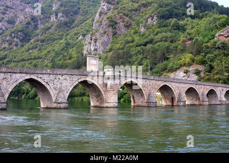 Alte steinerne Brücke über die Drina Visegrad Bosnien Stockfoto