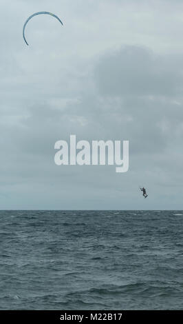 Kite Surfer auf dem Ozean Stockfoto