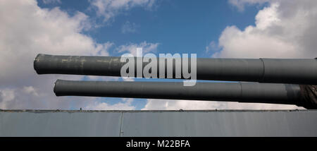 Houston, Texas - das Schlachtschiff Texas, das im Zweiten Weltkrieg gedient und Zweiten Weltkrieg, auf dem Houston Ship Channel angedockt. Es ist jetzt ein Museum. Stockfoto