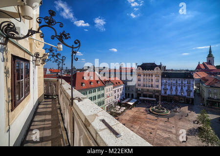 Stadt Bratislava Altstadt Hauptmarkt (Hlavne namestie) in der Slowakei, Europa, Blick vom Rathaus (Stará radnica) Tower Stockfoto