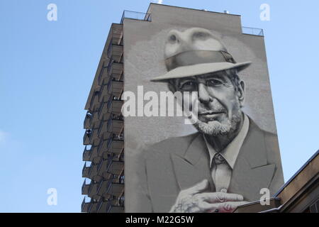 Leonard Cohen Bild auf einem Gebäude in Montreal am 16. Dezember 2017 Stockfoto